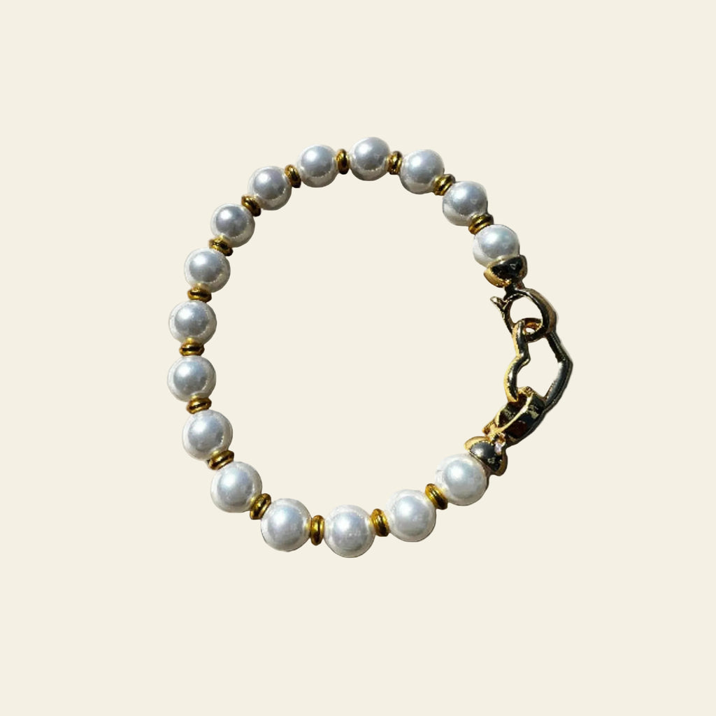 Bracelet perles d'eau douce fermoir cœur plaqué or pièce unique - Madame de Marsac