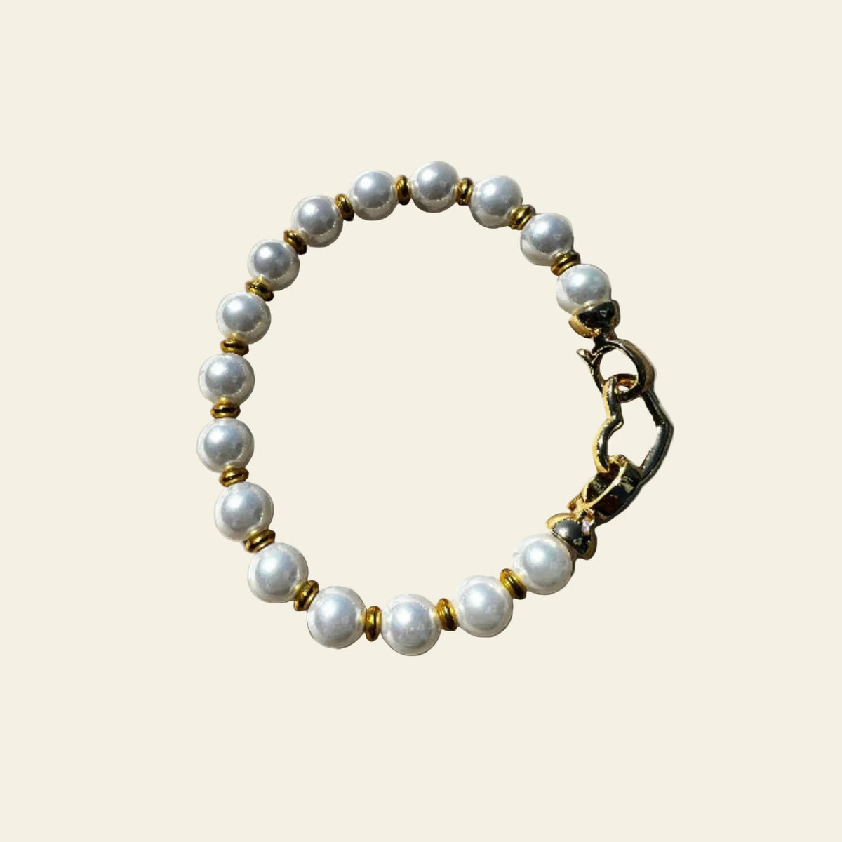 Bracelet perles d'eau douce fermoir cœur plaqué or pièce unique - Madame de Marsac