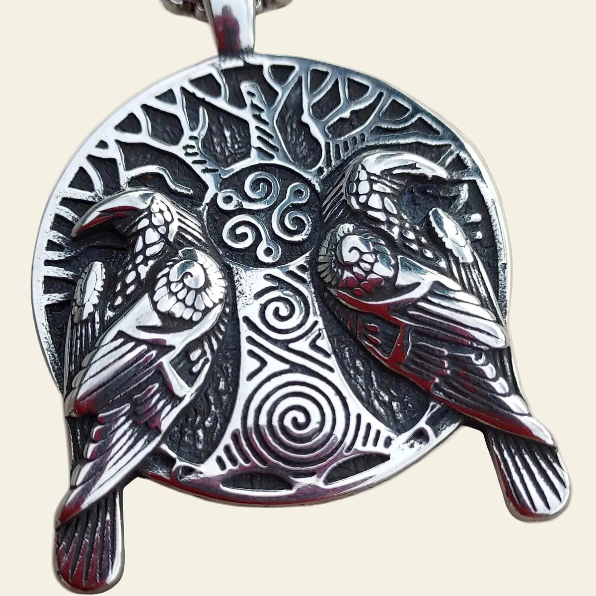 Collier corbeaux d'Odin Hugin Munin médaillon acier inoxydable - Madame de Marsac