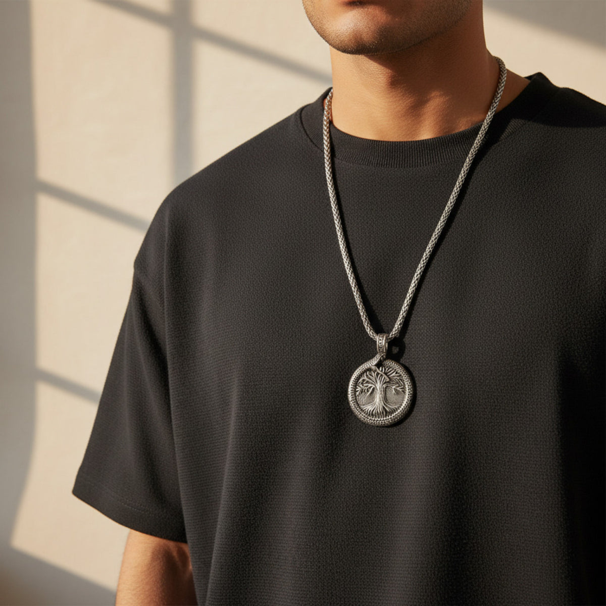 Collier Arbre de Vie runes porté homme acier inoxydable - Madame de Marsac
